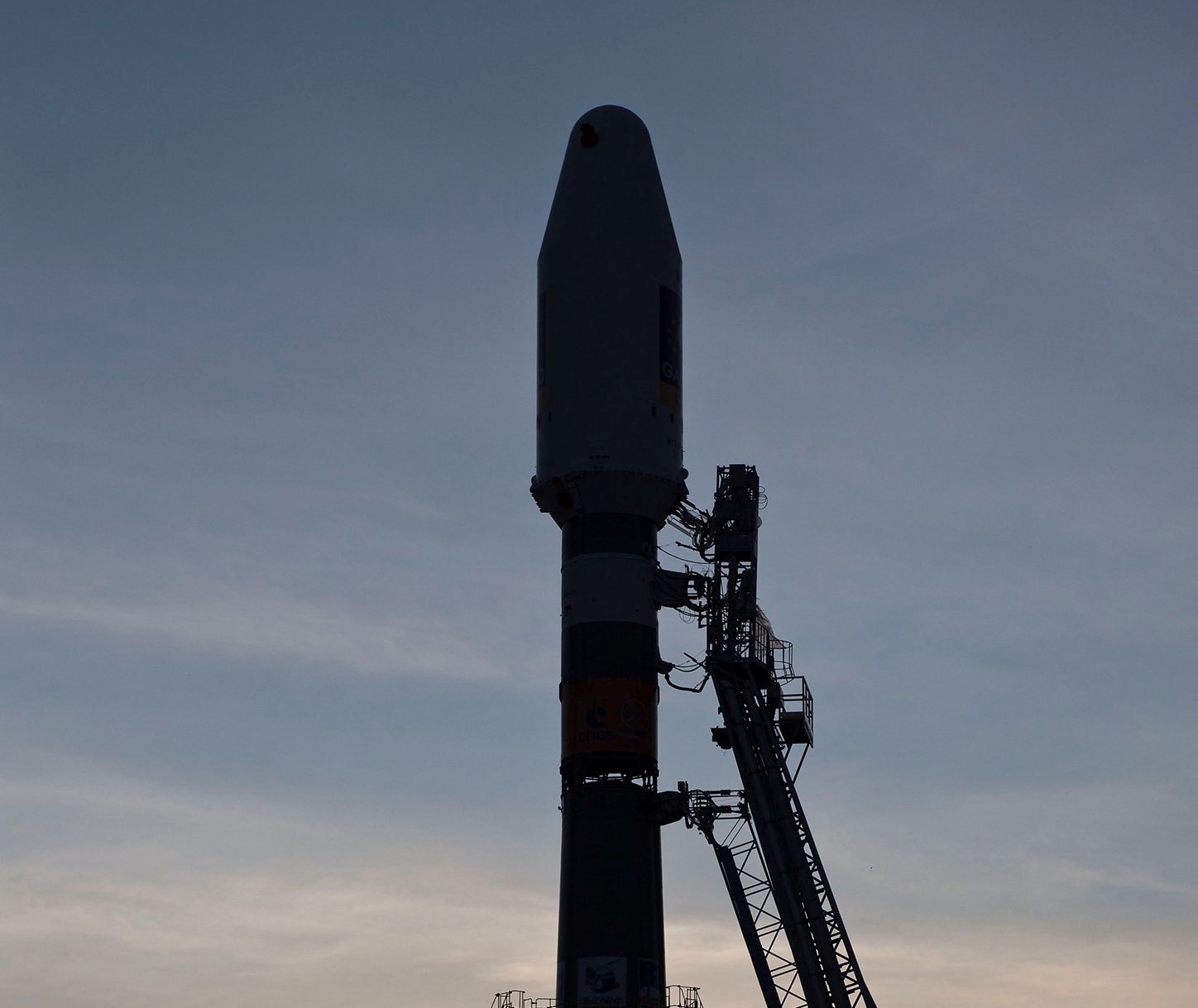 Rakieta Soyuz na platformie startowej (ESA/CNES/Arianespace)