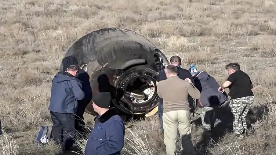 Uszkodzony Sojuz wrócił na Ziemię