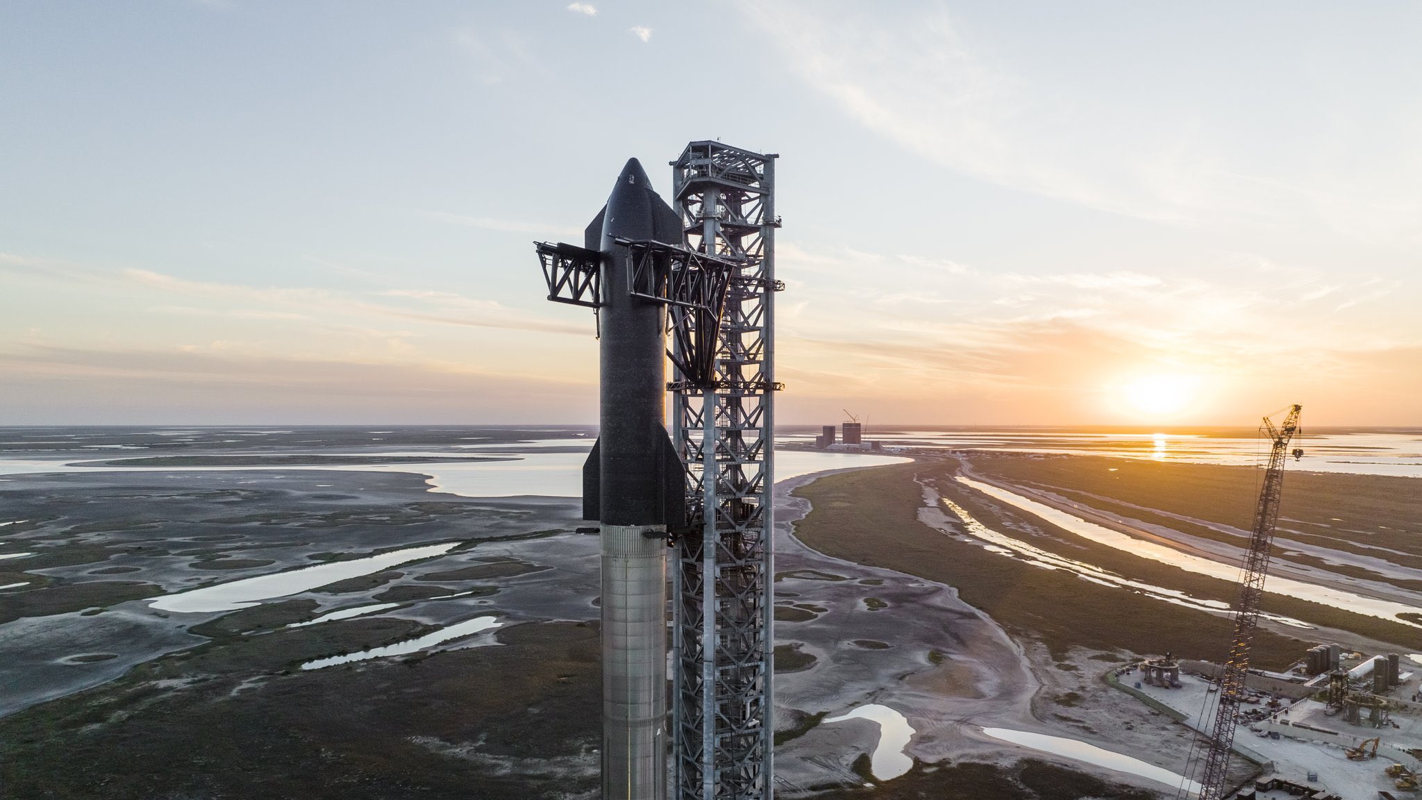 Połączony Starship na platformie startowej (SpaceX)