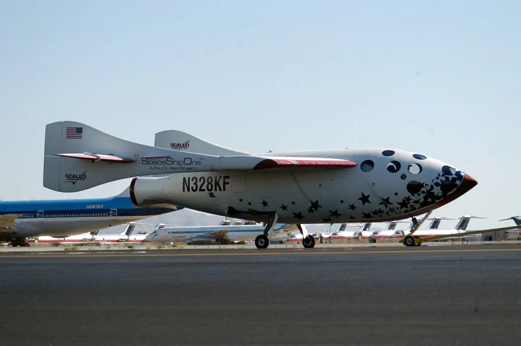 SpaceShipOne przekracza barierę dźwięku