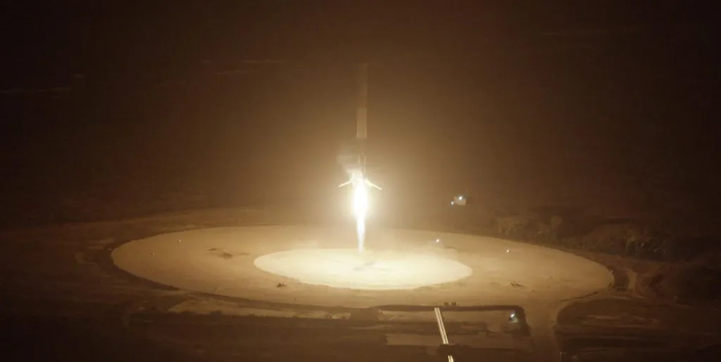 Pierwsze udane lądowanie boostera Falcona 9 (SpaceX)